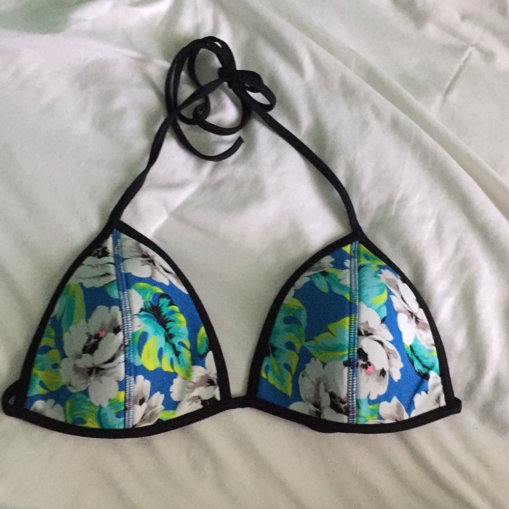 🌸Bikini top🌸 -free if you bundle ⚡️